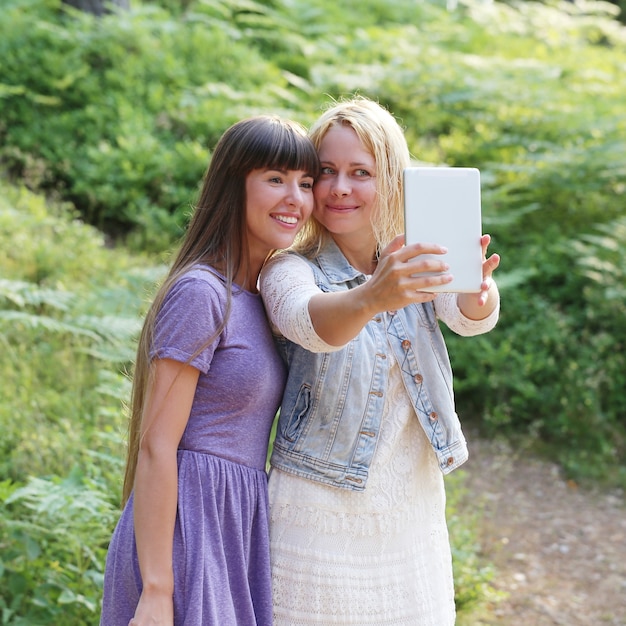 Gratis foto mensen op de picknick