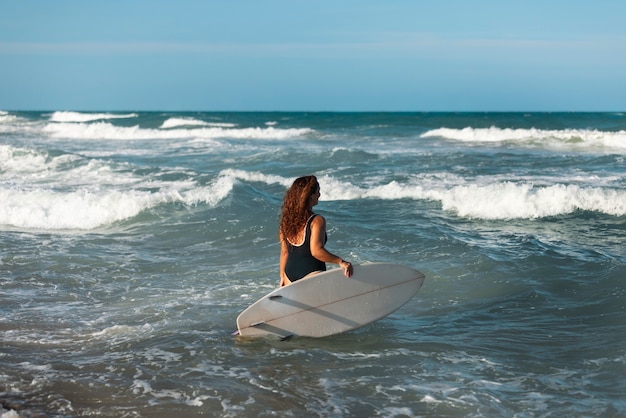 Gratis foto mensen surfen in brazilië.