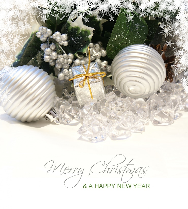 Gratis Foto merry christmas achtergrond met decoraties in ijskristallen