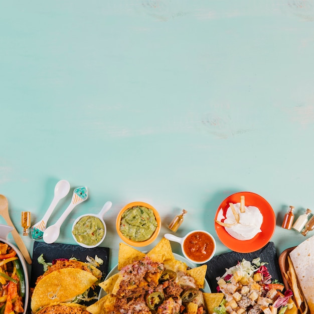 Gratis foto mexicaans eten en sauzen samenstelling