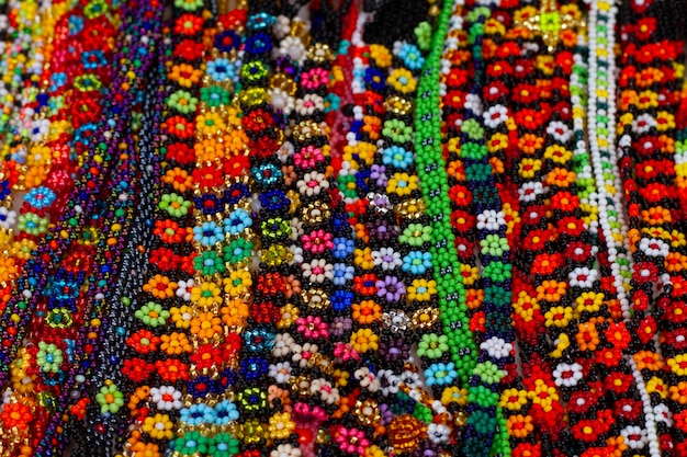 Mexicaanse cultuur met bloemenitems onder een hoge hoek