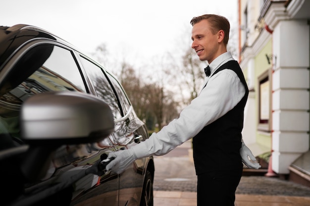 Gratis foto middelgrote parkeerauto