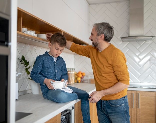 Middelgrote schaal voor het schoonmaken van kinderen