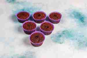 Gratis foto mini chocoladesoufflé cupcakes