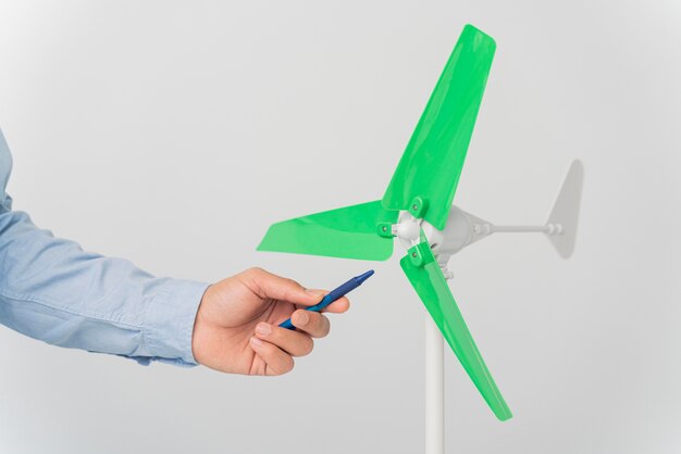 Gratis foto miniatuur windturbine-innovatie