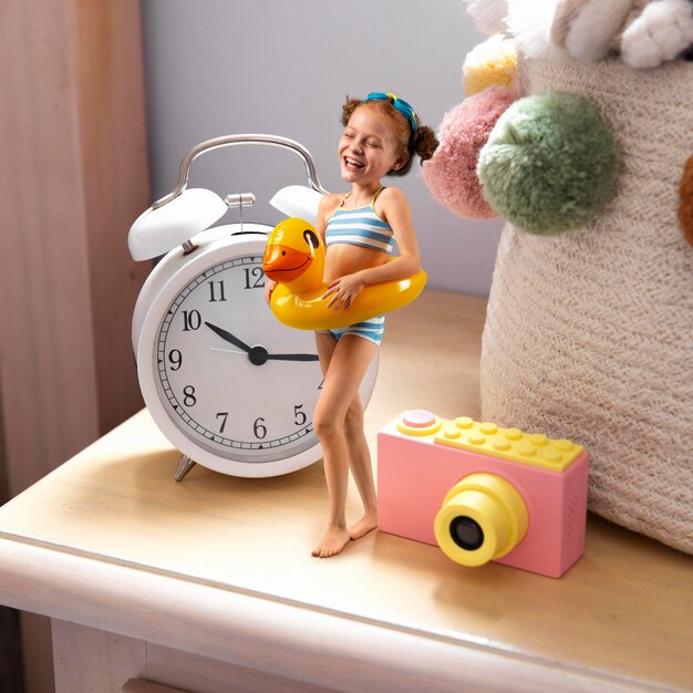 Miniatuuravontuur met meisje dat zwempak draagt