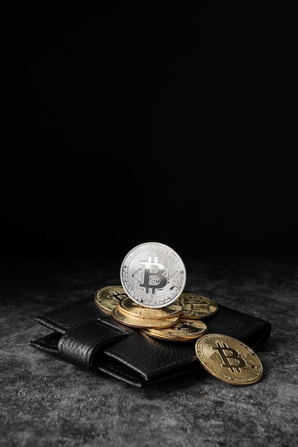 Gratis foto minimalistisch stillevenarrangement met cryptocurrency