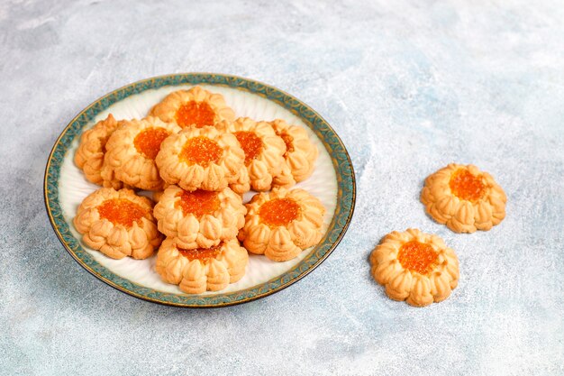 Mix van zoete koekjes, cakebroodje, mini cupcakes.