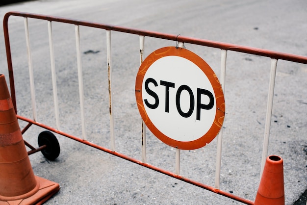 Mobiele stalen slagboomhek met stopbord