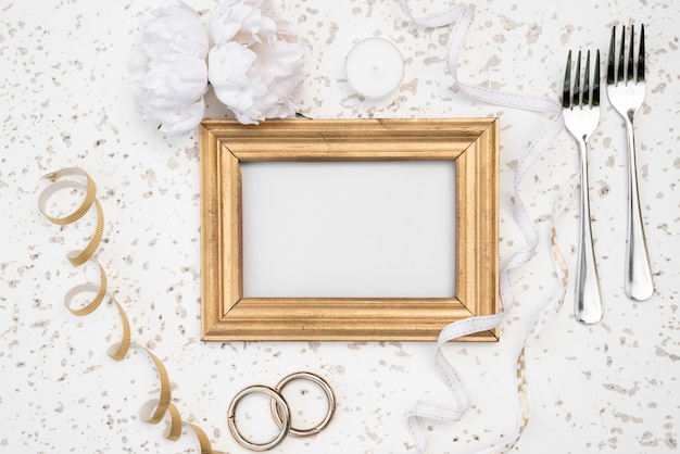 Gratis foto mock-up frame met trouwringen