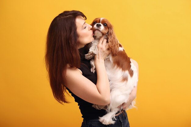 Mode jonge vrouw poseren