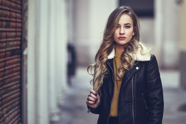 model schattig volwassen portret stedelijk