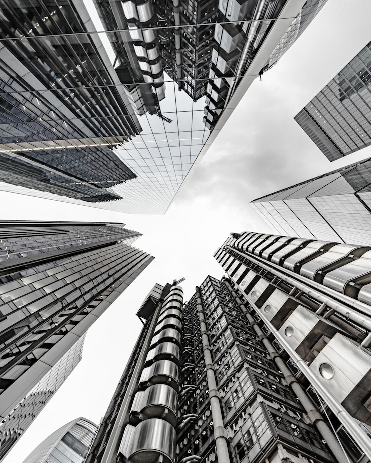 Gratis Foto moderne bedrijfsgebouwen die de lucht aanraken