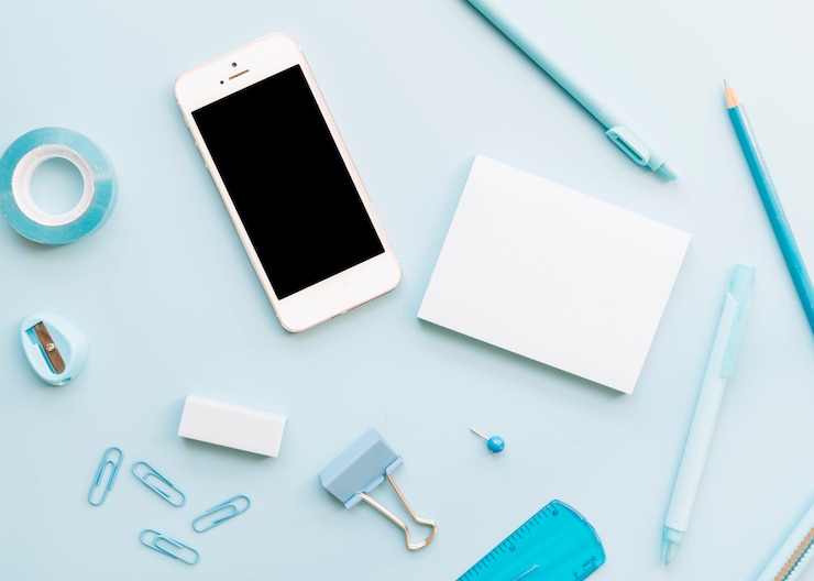 Gratis Foto moderne bureausamenstelling met technologisch apparaat
