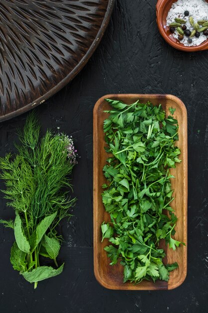 Moderne keukensamenstelling met gezonde ingrediënten