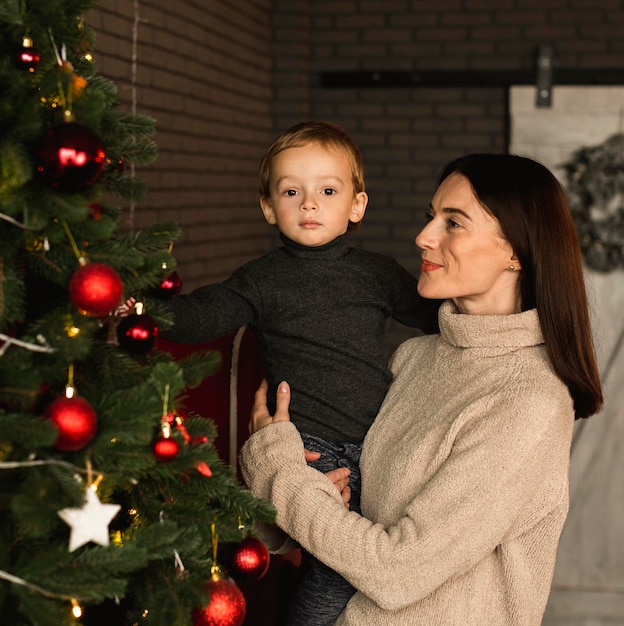 Gratis foto moeder bedrijf schattig kind