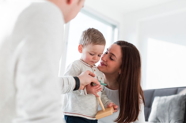 Moeder en kind met intreepupil vader