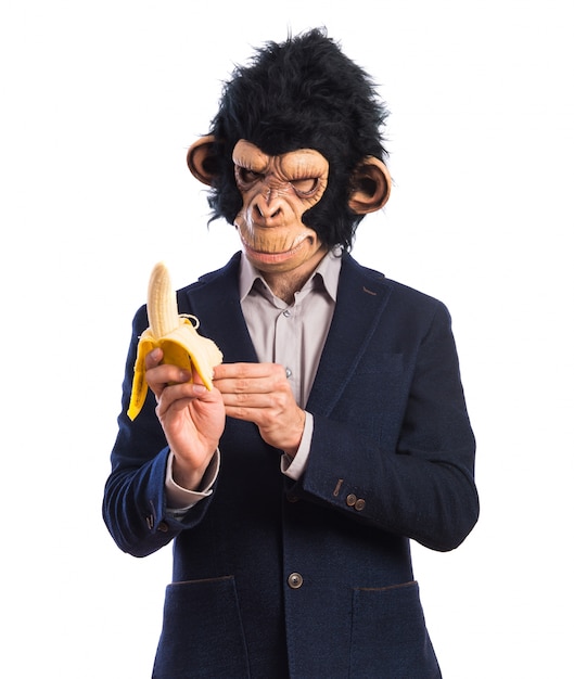 Monkey man die een banaan eet