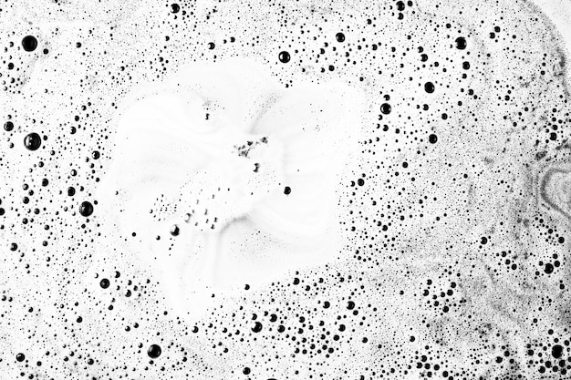 Monochromatische badbommen in water