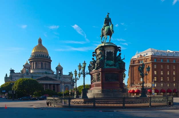 Gratis foto monument voor nicholas i in sint petersburg, rusland