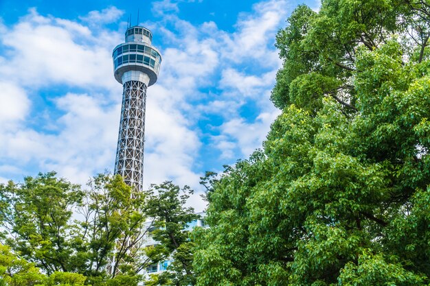 Mooi buitengebouw van marinetoren