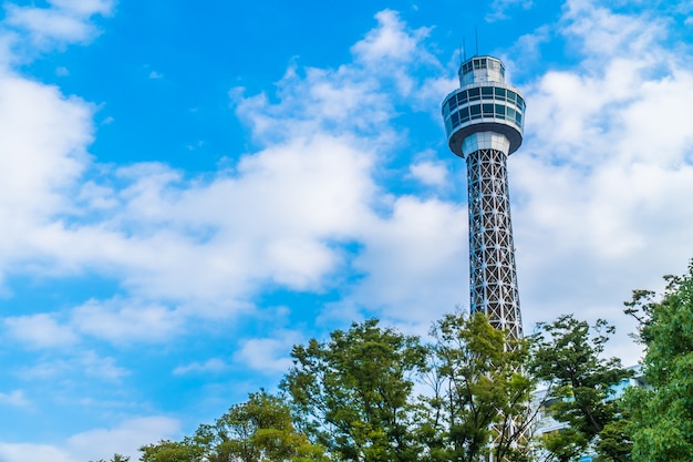 Gratis foto mooi buitengebouw van marinetoren