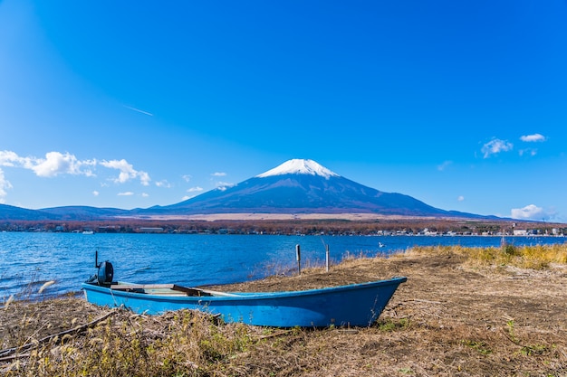 Mooi landschap van bergfuji rond yamanakako-meer