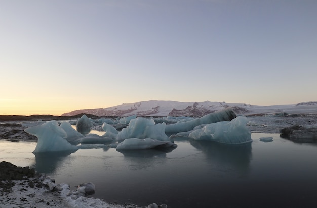 Mooi landschap van Jokulsarlon, Gletsjerlagune, IJsland, Europa tijdens zonsondergang