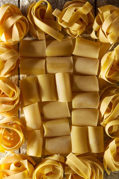 Mooi lekker kleurrijk patroon van Italiaanse pasta. Bovenaanzicht. Abstract. Voedselconcept.