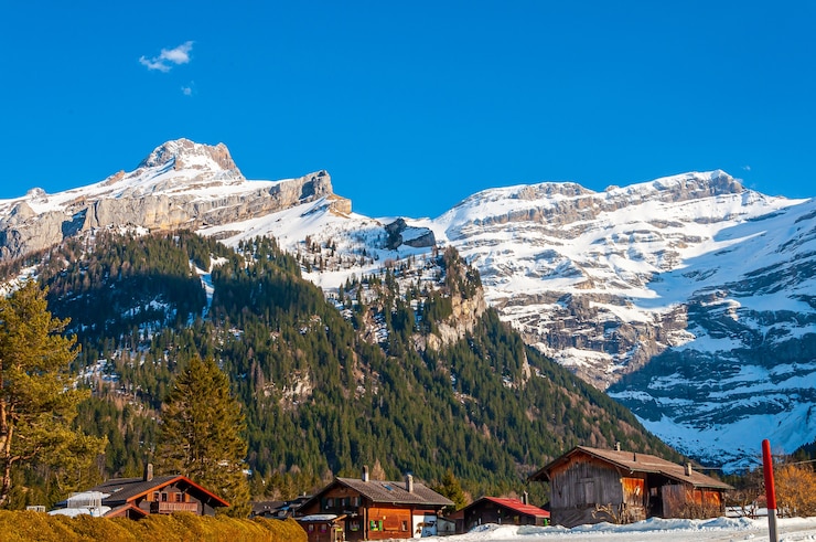 Gratis Foto mooi schot van de gletsjer diablerets onder een blauwe hemel in zwitserland