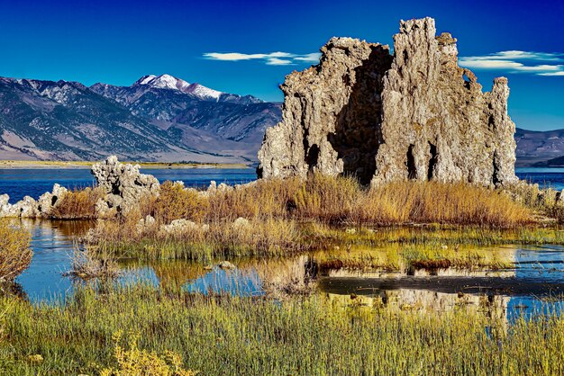 Mooi schot van Tufa-torens bij Mono Lake Tufa State Natural Reserve in Californië