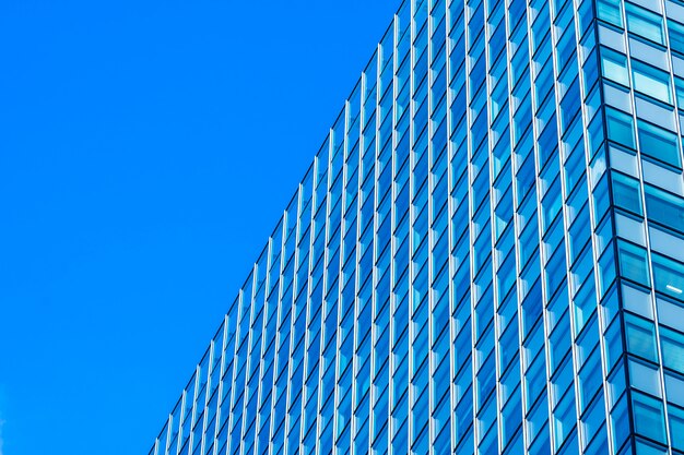 Mooi van het architectuurbureau bedrijfsgebouw met de vorm van het glasvenster