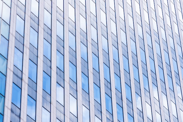 Mooi van het architectuurbureau bedrijfsgebouw met de vorm van het glasvenster