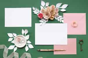 Gratis foto mooie bloemen bruiloft briefpapier arrangement