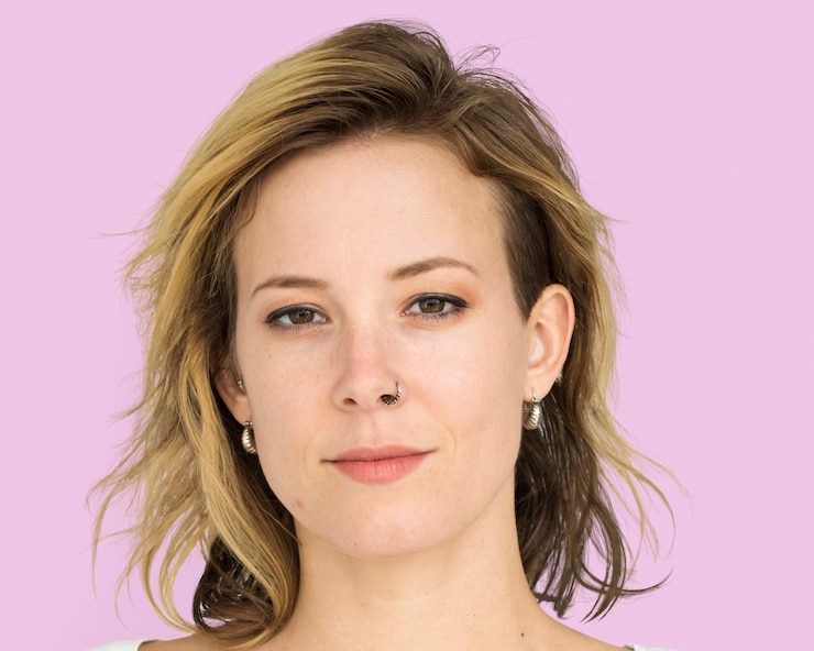 Gratis Foto mooie blonde vrouw portret, lachend gezicht