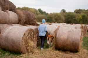 Gratis foto mooie boer in de herfsttijd