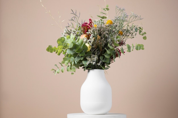 Mooie boho bloemen in vaas