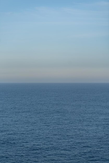 Mooie foto van de zee en de lucht.