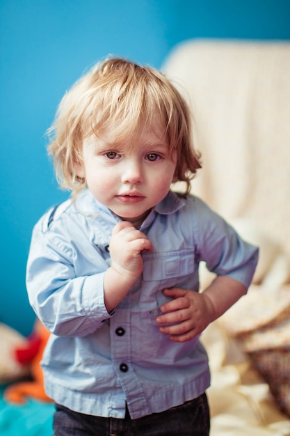 Gratis foto mooie jongen charming zoon mens