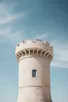 Gratis foto mooie kasteel toren lage hoek