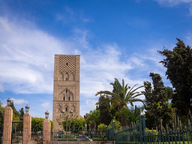 Mooie opname van de Hassan-toren in Rabat, Marokko