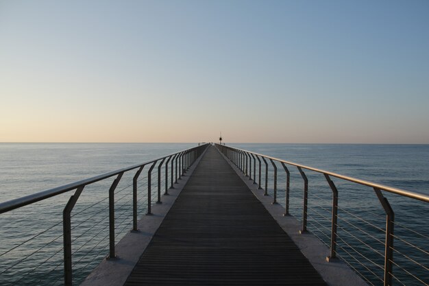 Mooie opname van de Pont Del Petroli in Badalona, Spanje