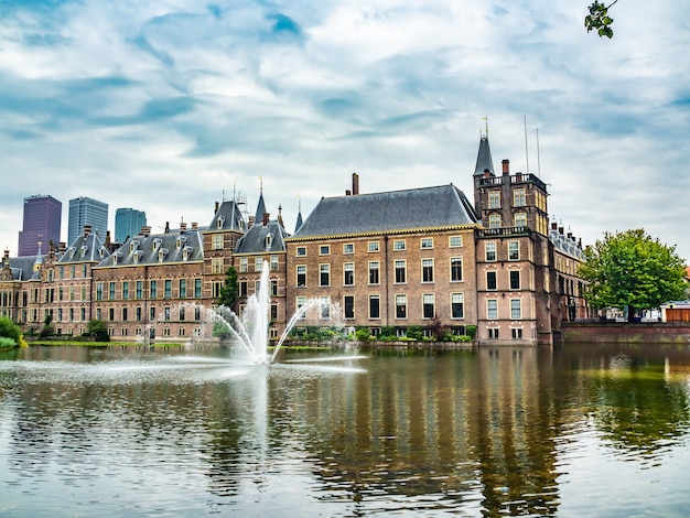 Mooie opname van het historische kasteel Binnenhof in Nederland
