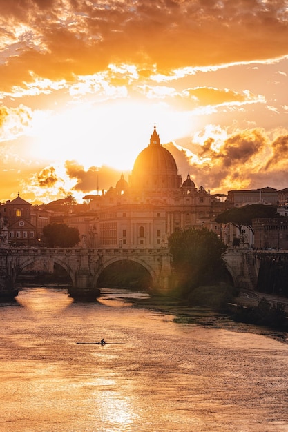 Gratis foto mooie opname van het sint-pietersplein in vaticaanstad