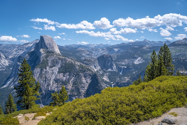 Gratis foto mooie opname van het yosemite national park, sentinel dome yosemite in de vs