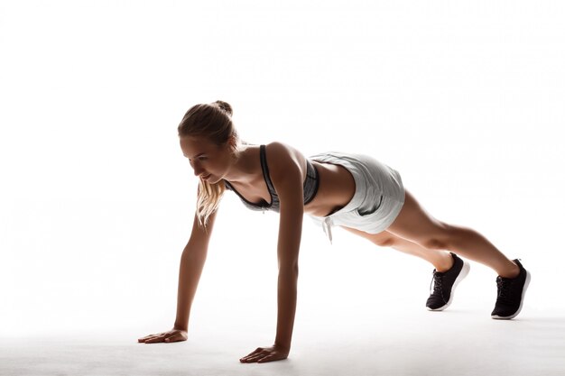 Mooie sportieve vrouw opleiding