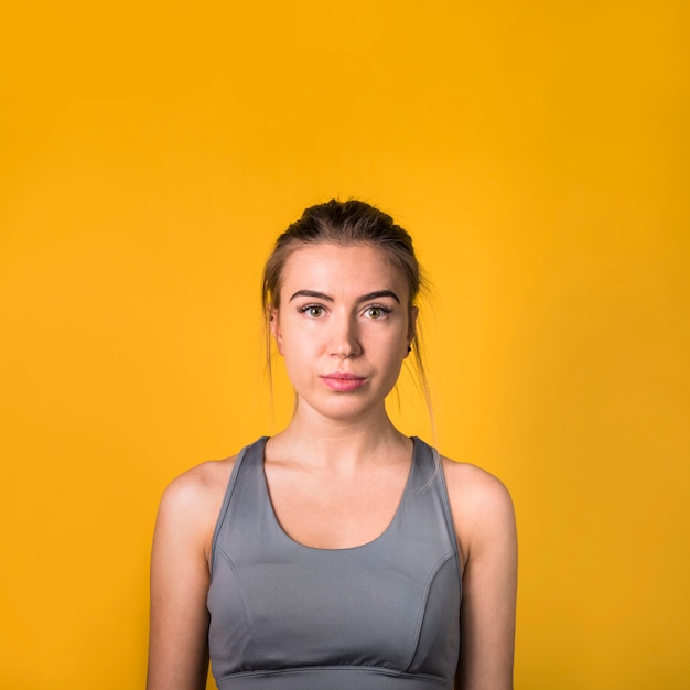 Mooie vrouw in sportkleding