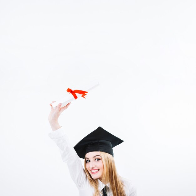 Mooie vrouw met afstuderen papier