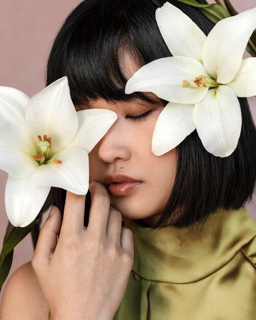 Mooie vrouw met bloemen