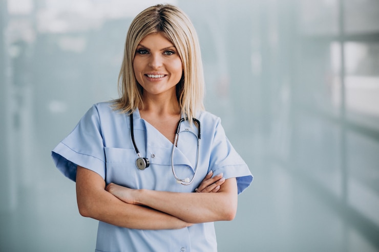 Gratis Foto mooie vrouwelijke therapeut in de kliniek
